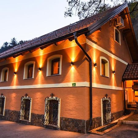 Gorska Reka Guesthouse ซเร็ตเช ภายนอก รูปภาพ