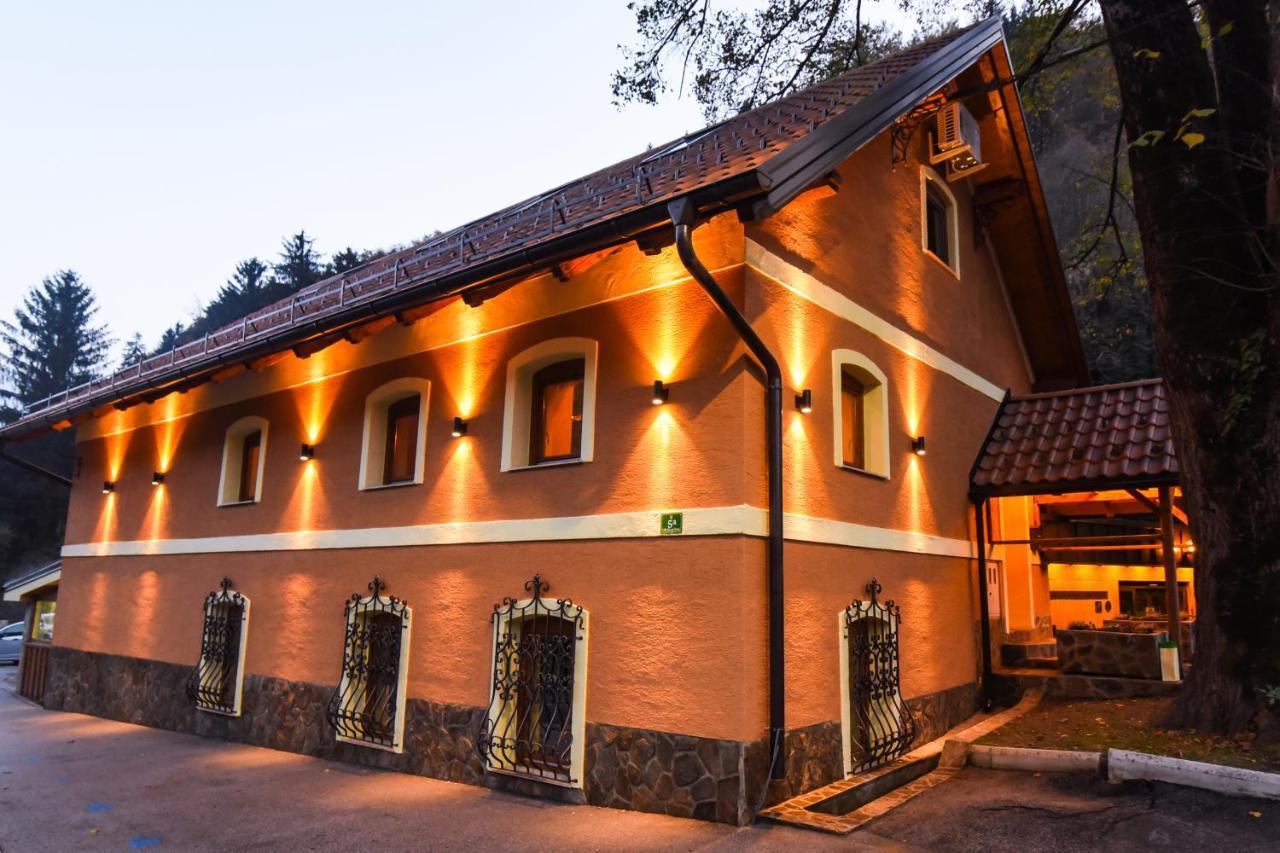 Gorska Reka Guesthouse ซเร็ตเช ภายนอก รูปภาพ