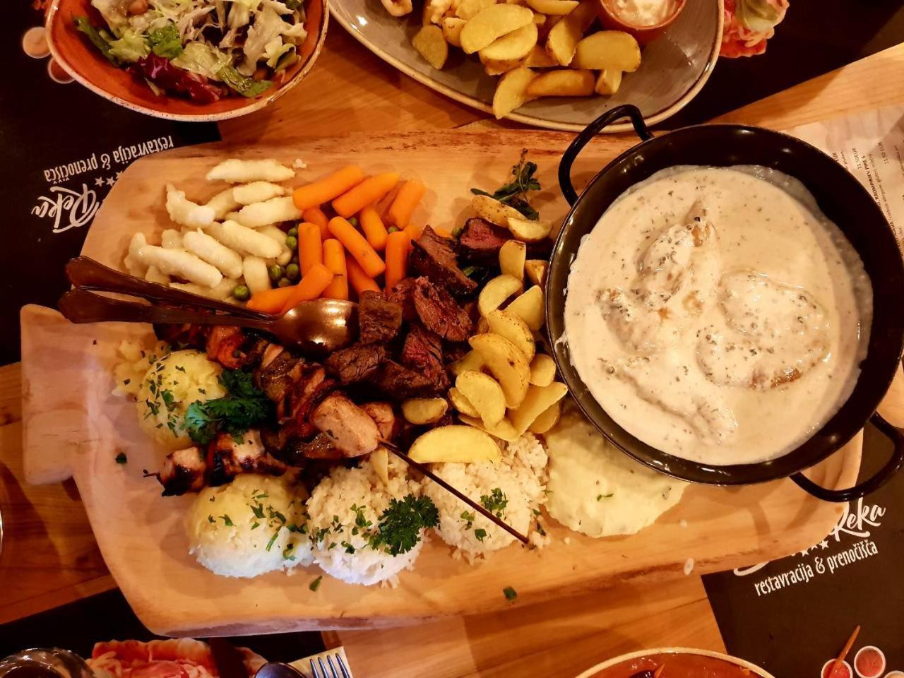 Gorska Reka Guesthouse ซเร็ตเช ภายนอก รูปภาพ